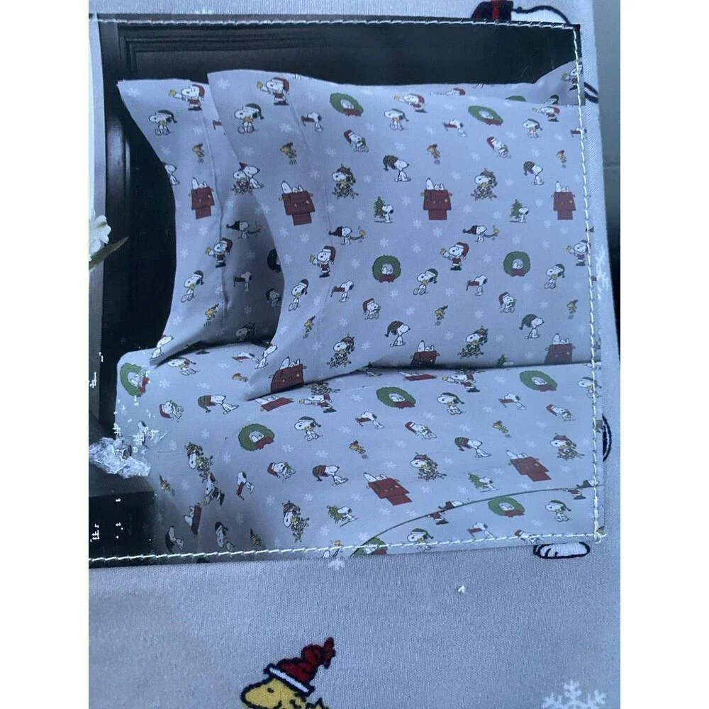 NWT PEANUTS Christmas Holiday Queen 4 Pc Sheet Set Snoopy Woodstock Snowflakes
